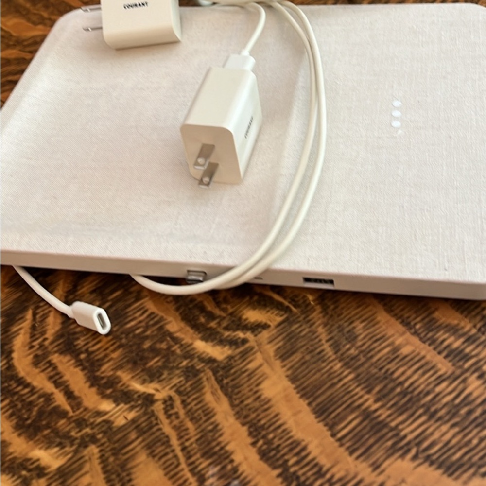 Courant Wireless Charging Pad and Magnetic Holder